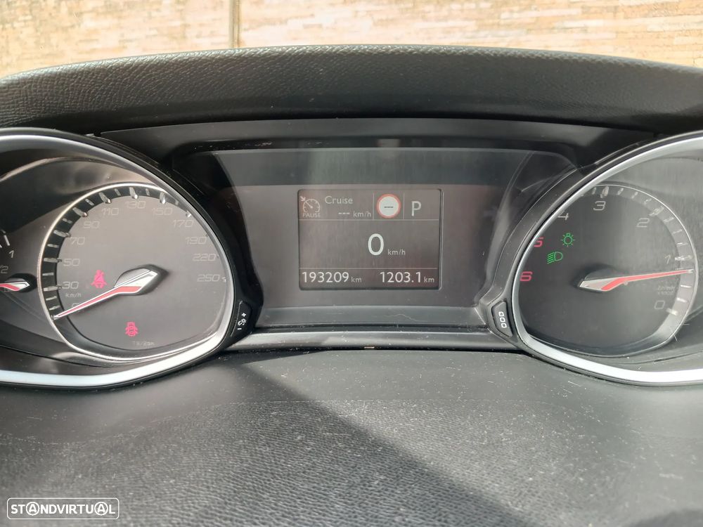 Peugeot 308 1.5 BlueHDi Style J17 EAT8 - 8