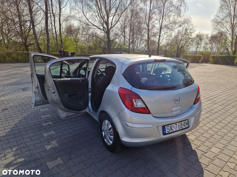 Opel Corsa 1.2 16V Essentia - 10