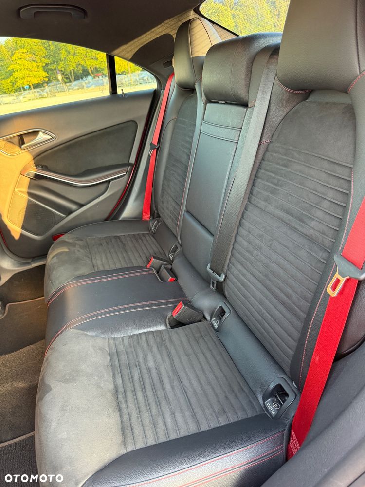 Mercedes-Benz CLA 250 4-Matic AMG Line - 12