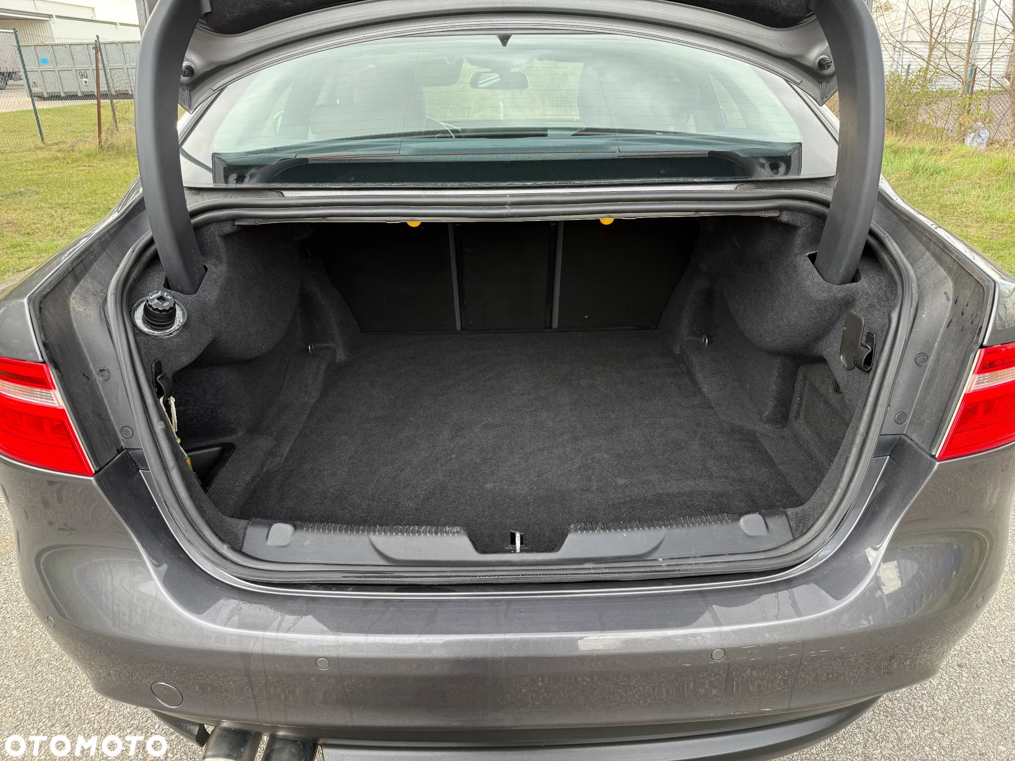 Jaguar XE - 10