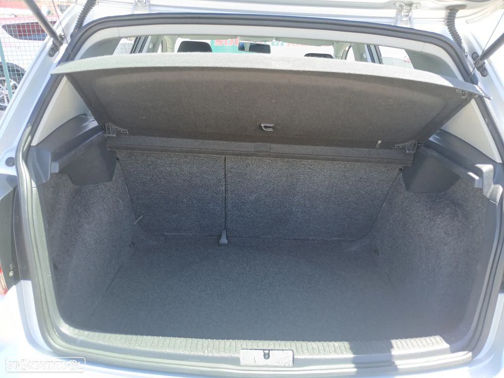 VW Golf 1.6 TDi Trendline BlueMotion - 28