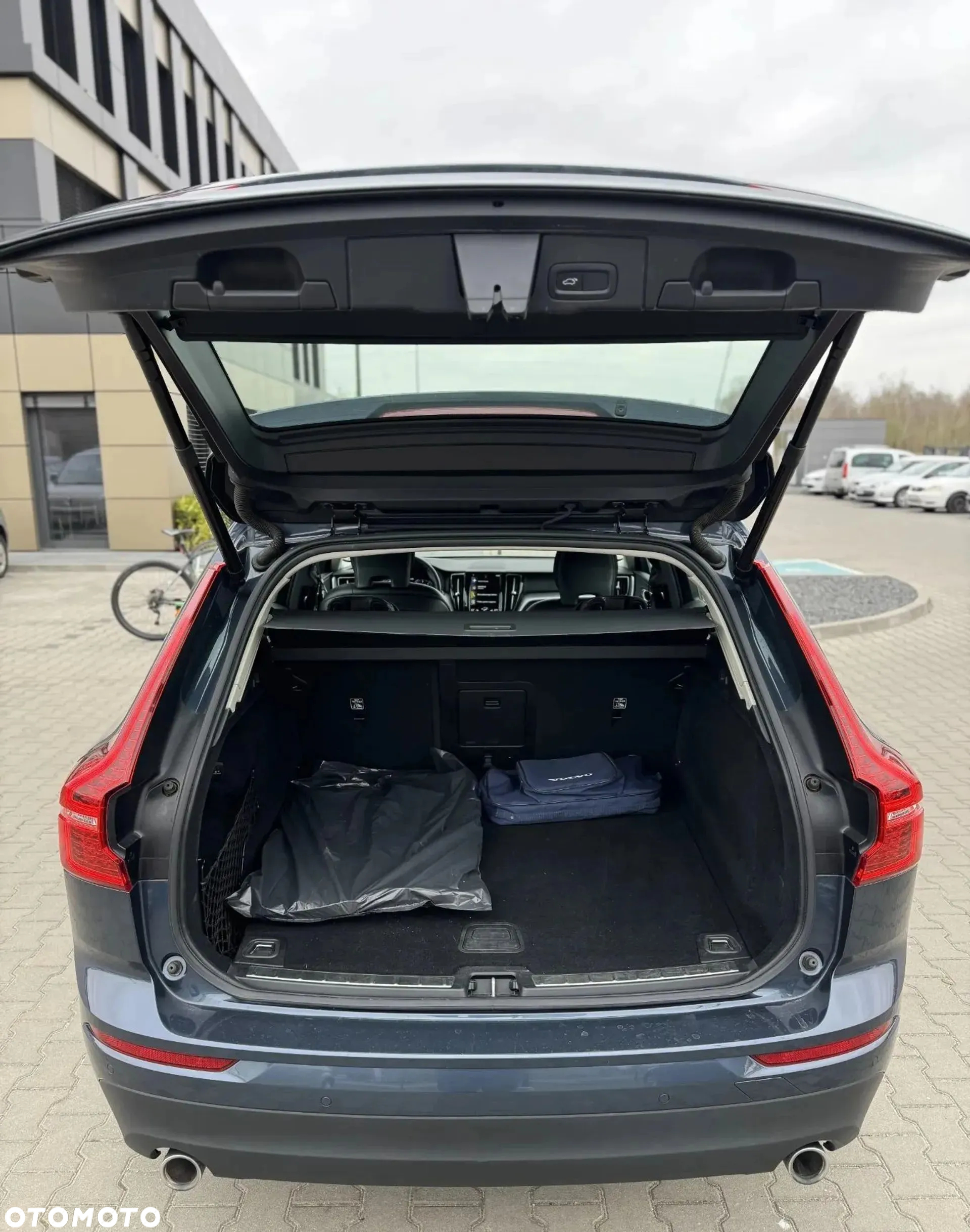 Volvo XC 60 D4 Momentum Pro - 19