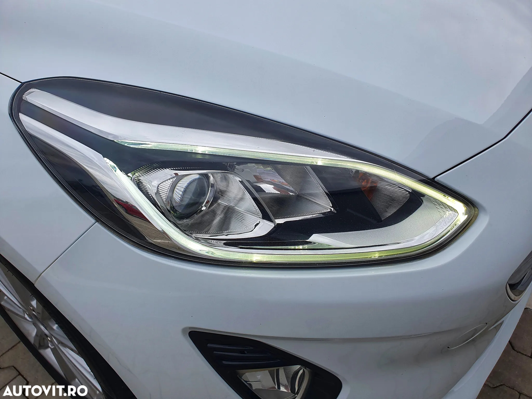 Ford Fiesta 1.0 EcoBoost S&S TITANIUM - 27