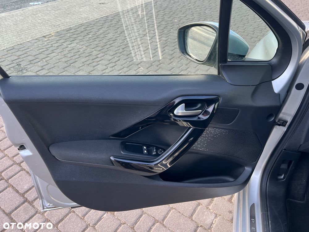 Peugeot 208 1.6 BlueHDi Allure S&S - 16