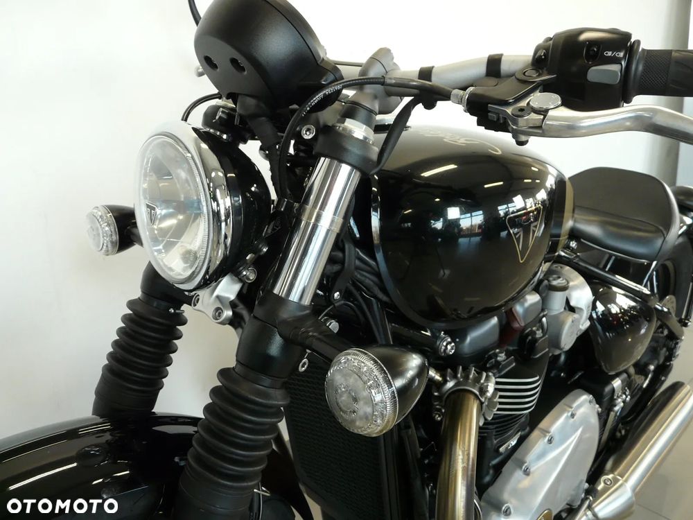 Triumph Bonneville Bobber - 10