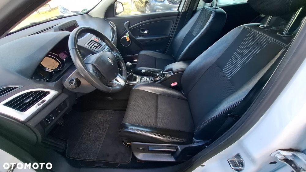 Renault Megane TCe 130 Night and Day - 22