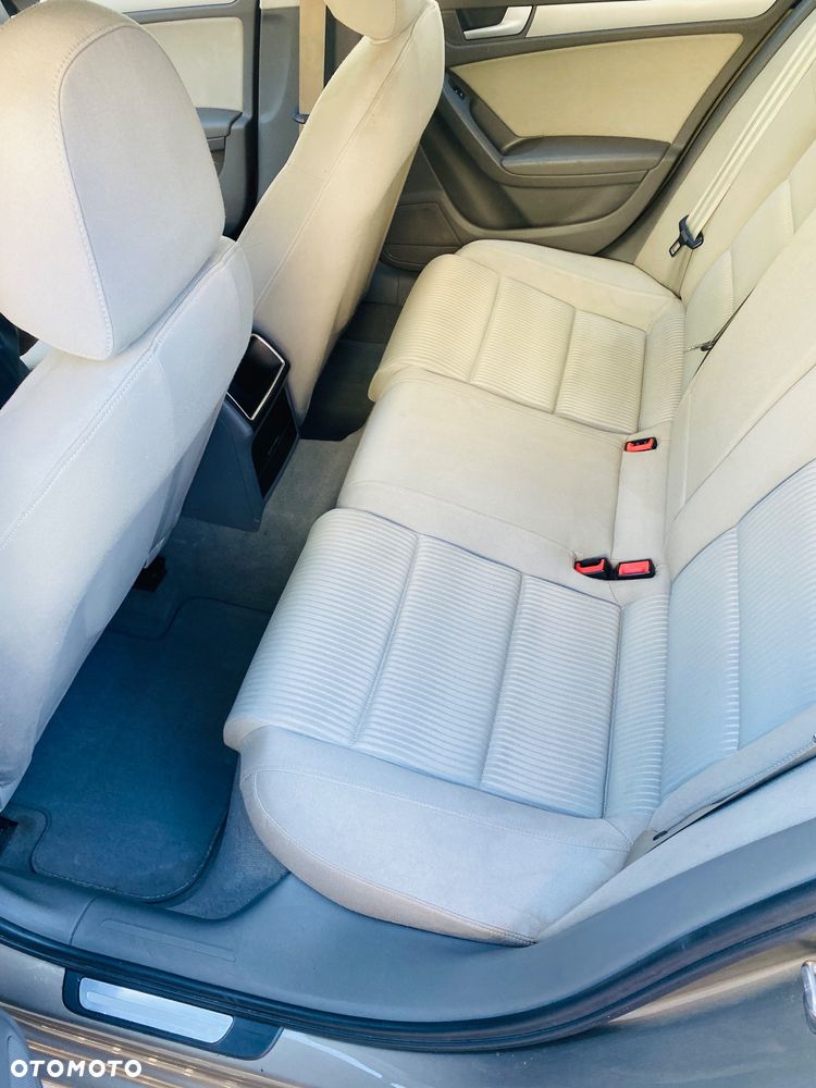 Audi A4 Avant 2.0 TDI DPF Ambiente - 23