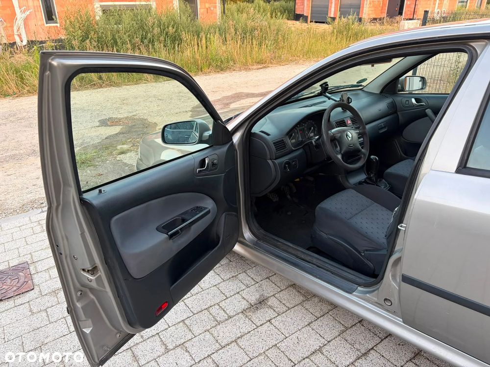 Skoda Octavia 1.6 Tour - 13
