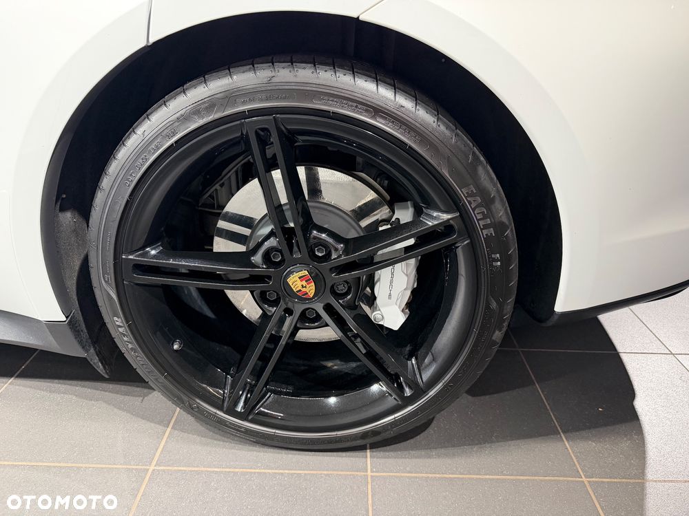 Porsche Taycan Performance Plus - 10