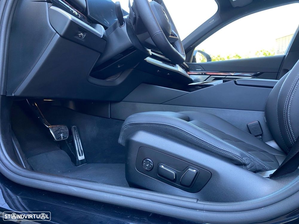 BMW 520 d Pack Desportivo M - 15