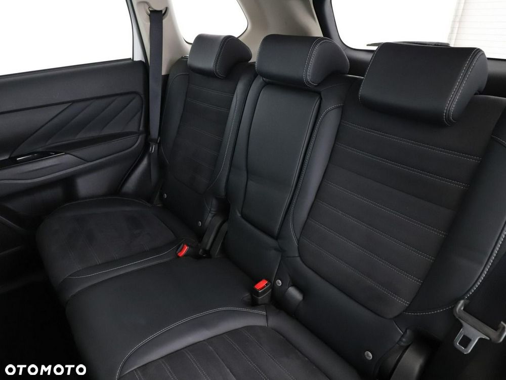 Mitsubishi Outlander Intense + - 18