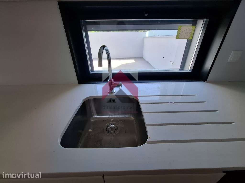 Apartamento T3 com Terraço no R/Chão em Esgueira, Aveiro - Grande imagem: 4/53