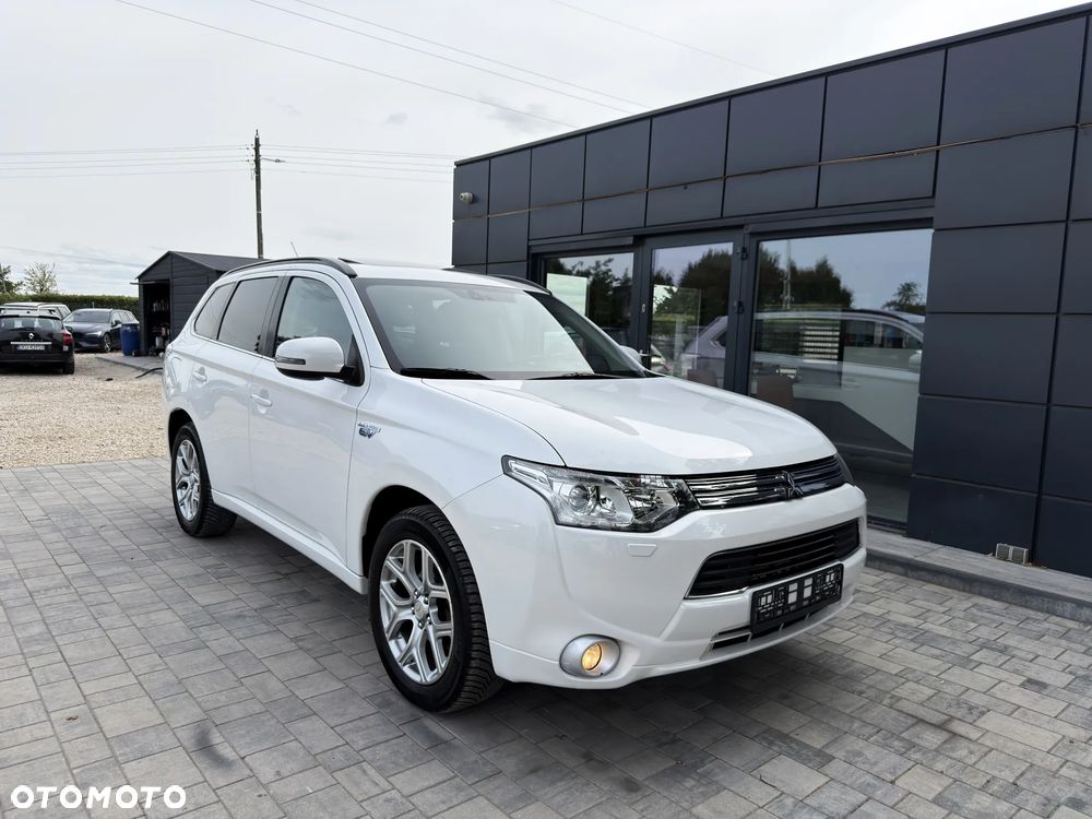 Mitsubishi Outlander Instyle NAVI + - 7