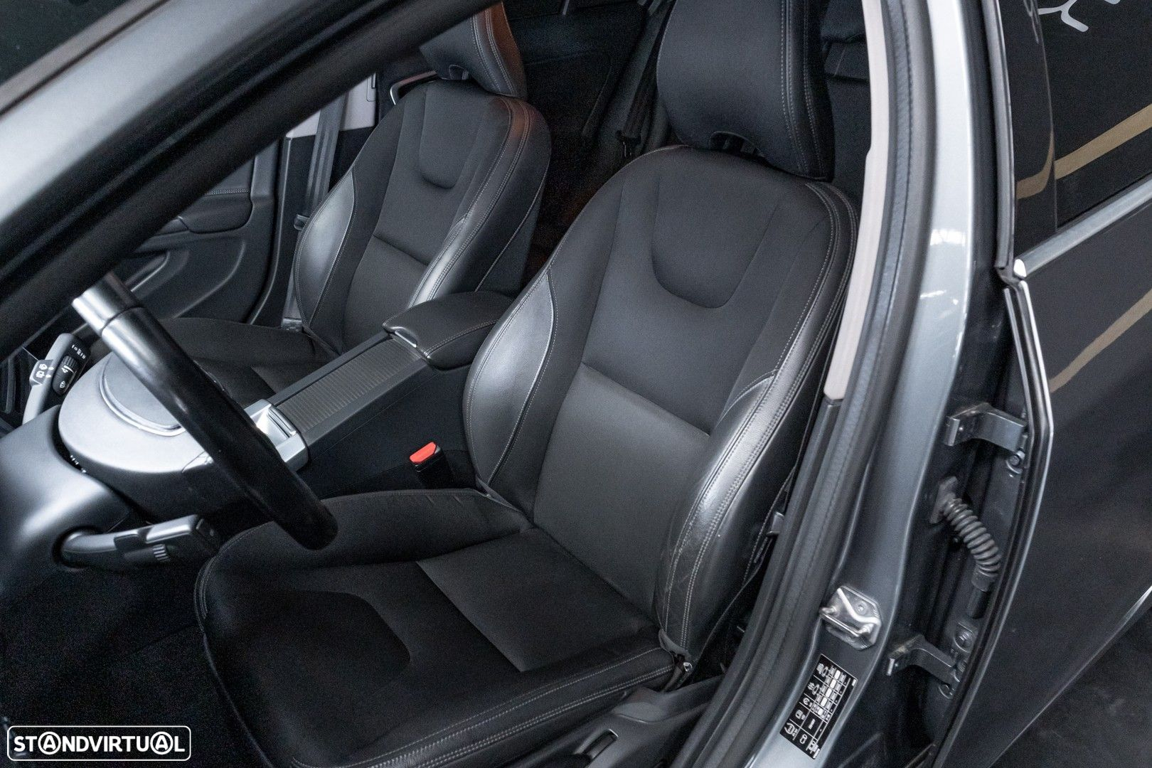 Volvo V60 2.4 D6 Momentum AWD Phev - 18
