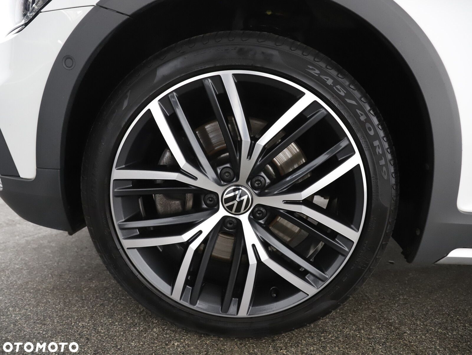 Volkswagen Passat - 28