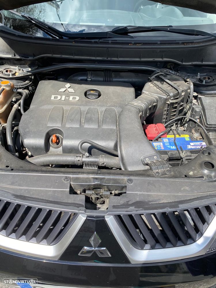 Mitsubishi Outlander 2.0 DI-D SW 4WD - 16