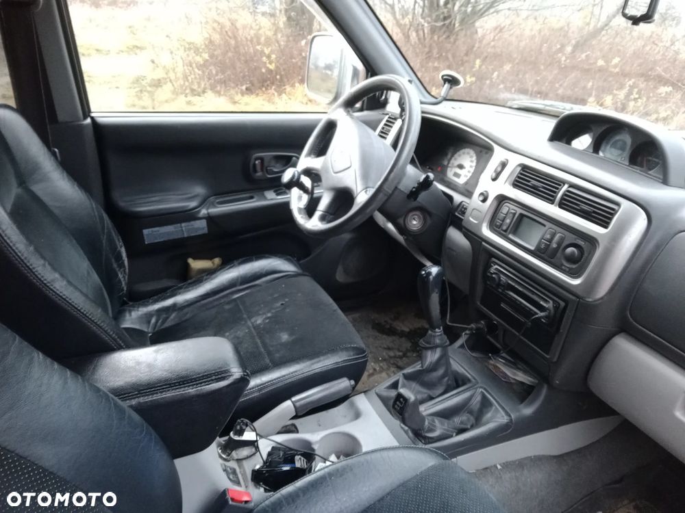 Mitsubishi Pajero Sport - 11