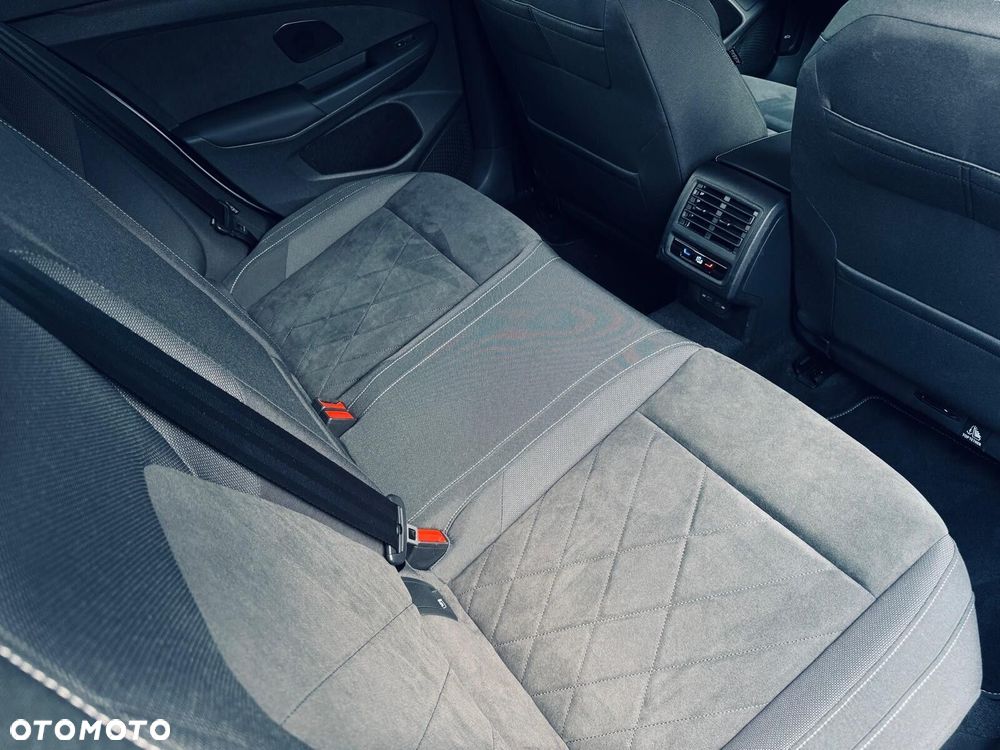 Volkswagen Golf 2.0 TSI Style DSG - 20