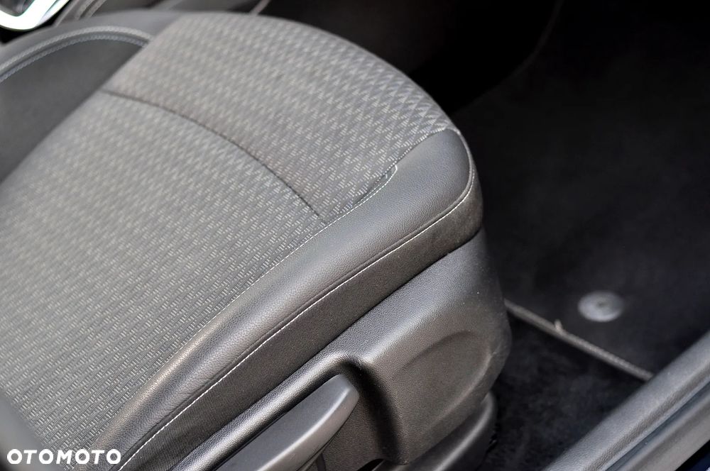 Opel Astra 1.4 T Dynamic S&S - 22