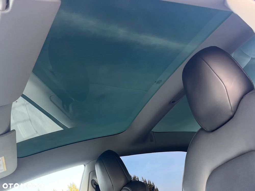Tesla Model 3 - 12