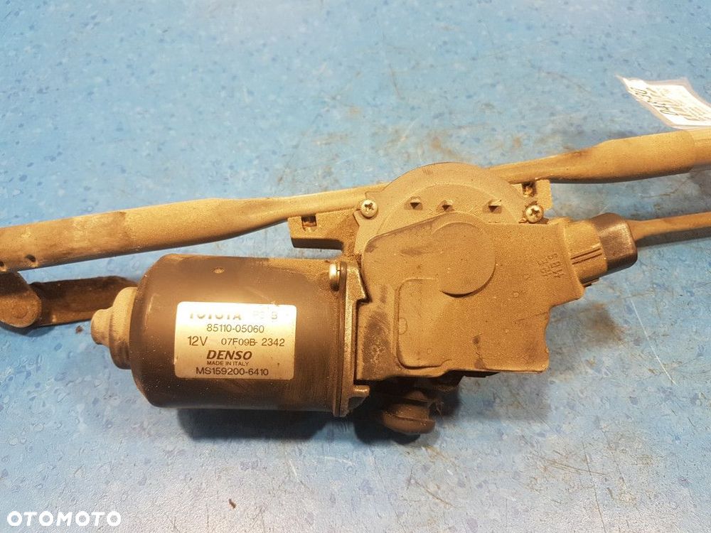 TOYOTA AVENSIS T25 MECHANIZM SILNICZEK WYCIERACZEK PRZÓD 85110-05060 - 6