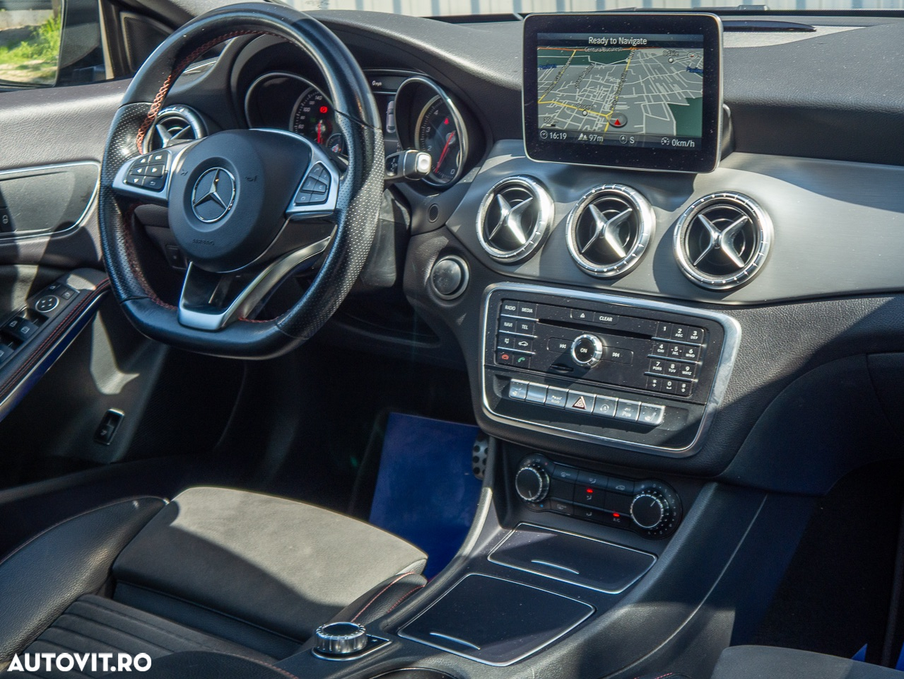 Mercedes-Benz CLA 180 7G-DCT AMG Line - 35