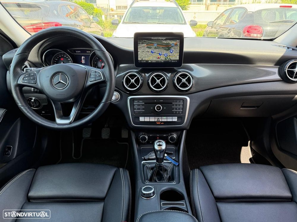 Mercedes-Benz GLA 180 AMG Line - 12