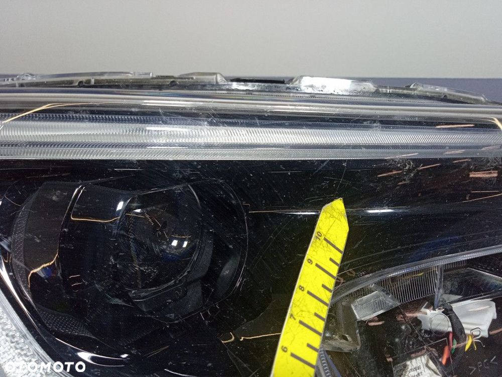 TOYOTA COROLLA E21 LIFT HB REFLEKTOR PRAWY LAMPA PRZÓD LED EU 81110-02X10 - 12