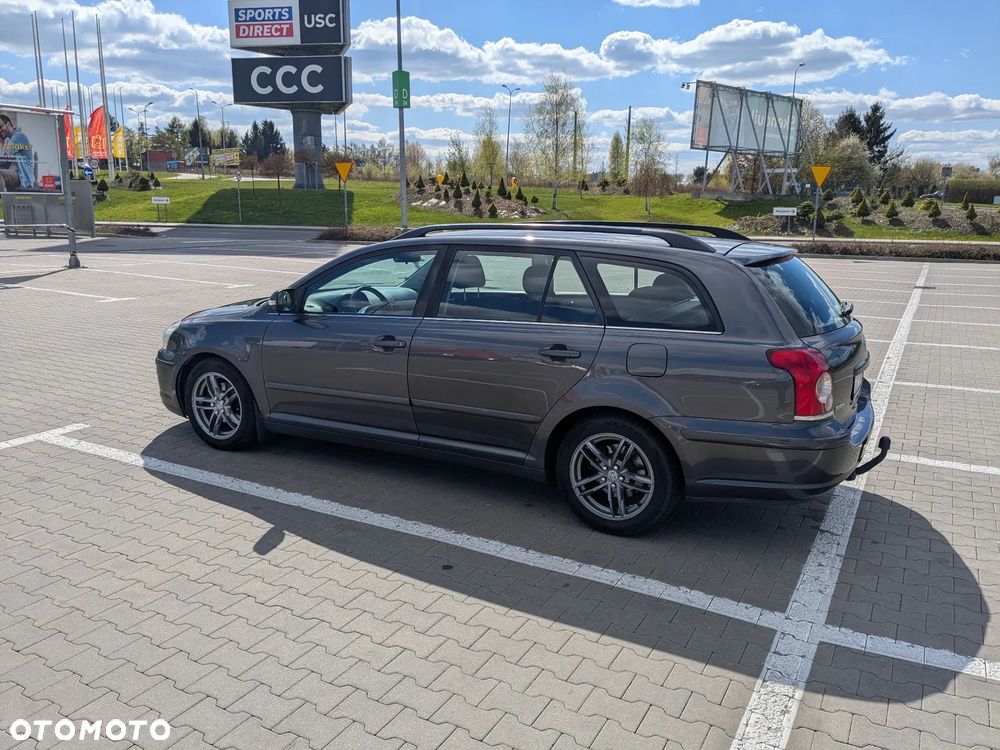 Toyota Avensis 1.6 VVT-i Luna - 13