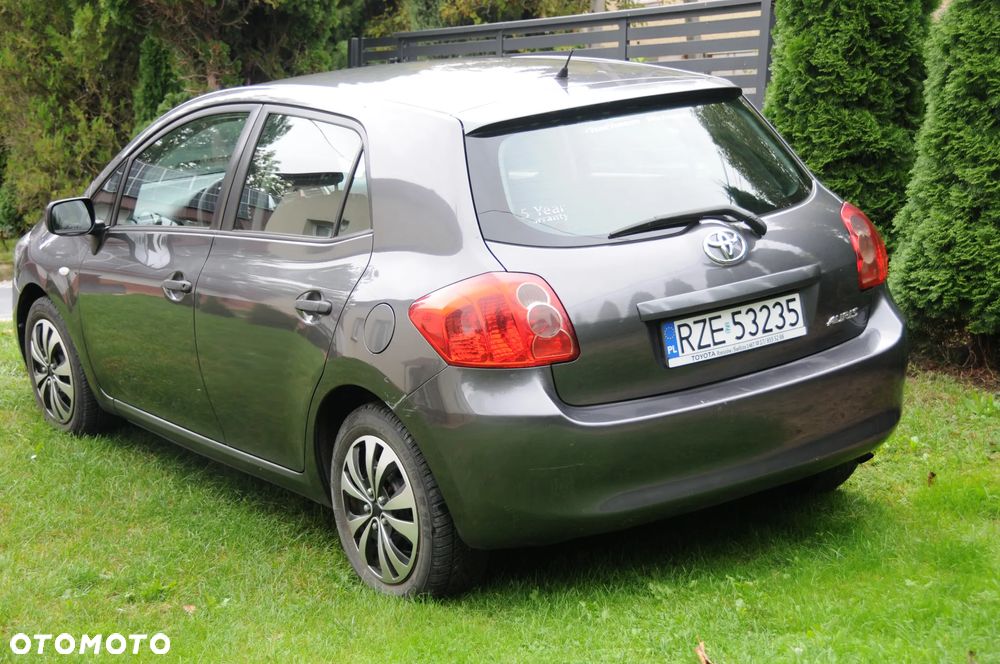 Toyota Auris 1.4 D-4D Terra - 4