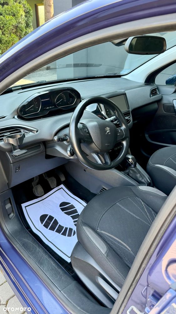 Peugeot 208 - 15