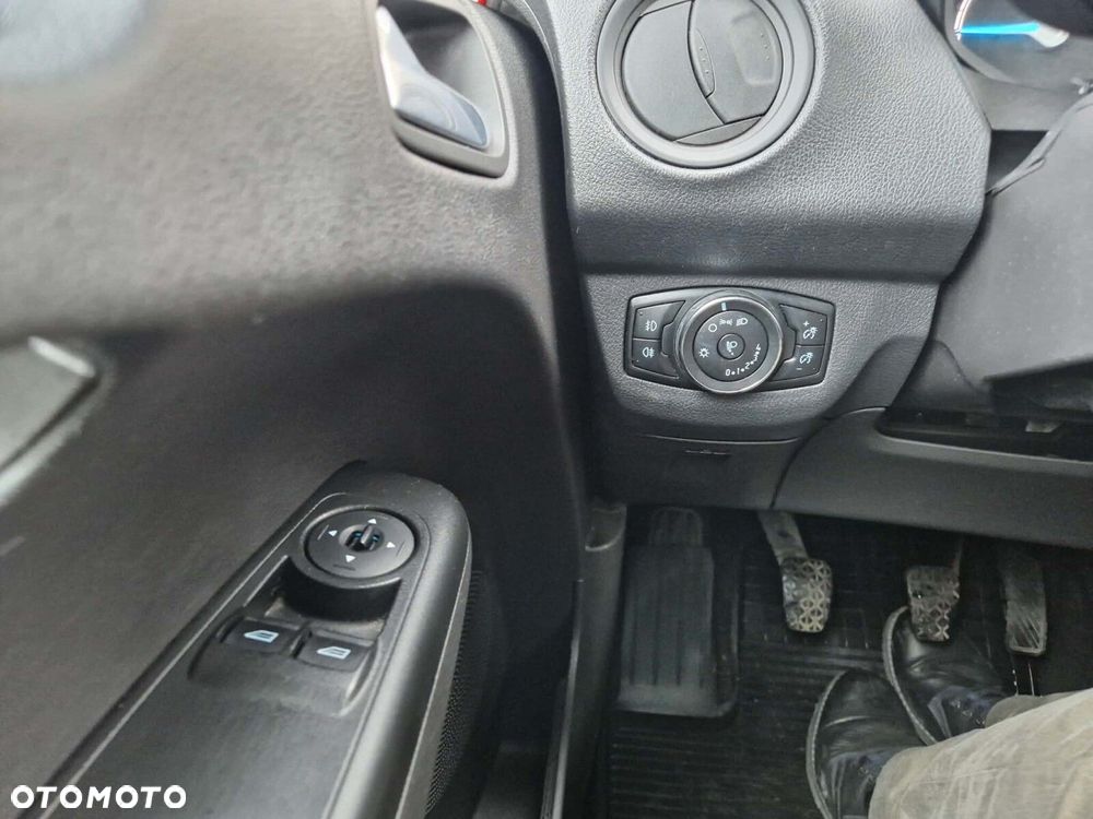 Ford Transit Courier - 21