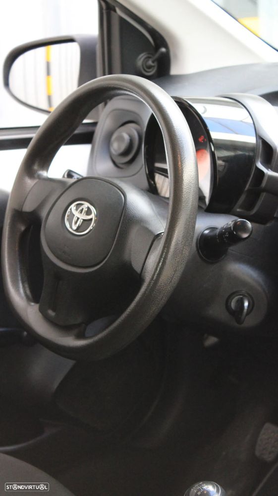 Toyota Aygo x-play - 25