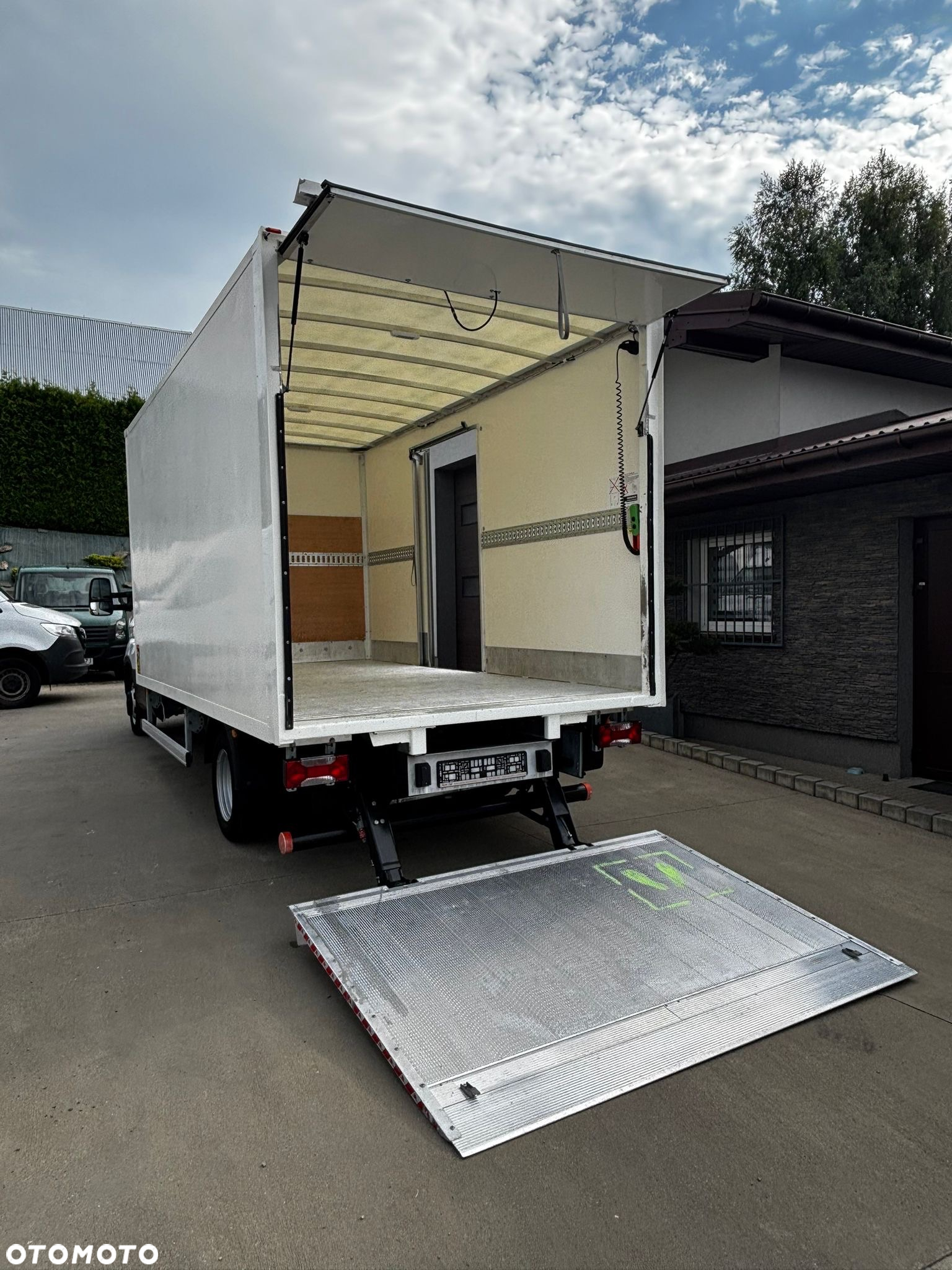 Iveco Daily 35C16 Kontener 8 Palet z windą 750 kg - 8