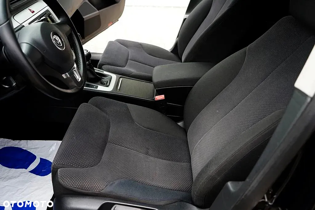 Volkswagen Passat - 14