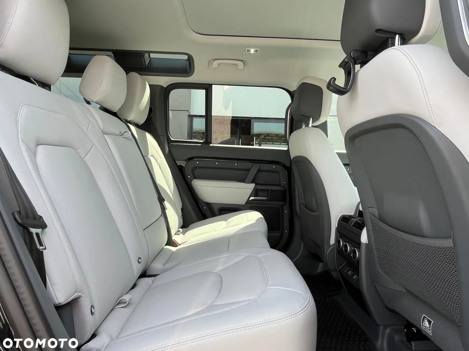 Land Rover Defender - 7