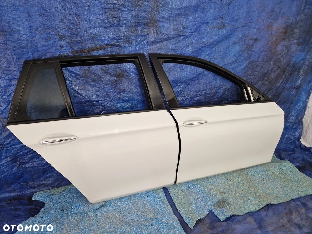 BMW F10 F11 Drzwi Prawe przednie A300 ALPINEWEISS Kompletne - 2