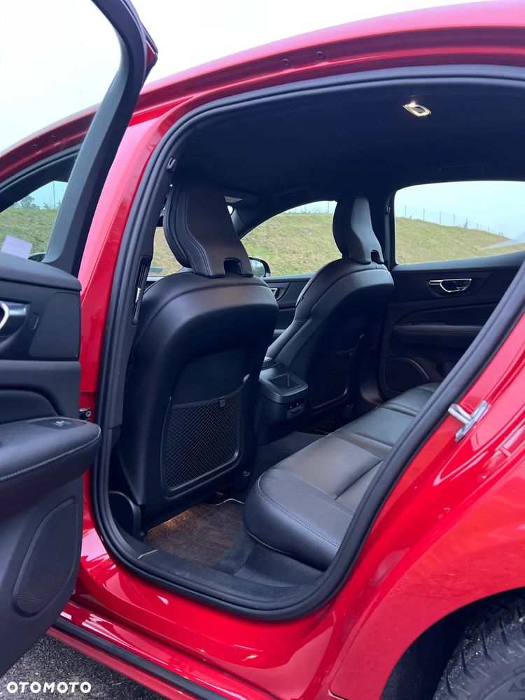 Volvo S60 T4 R-Design - 8