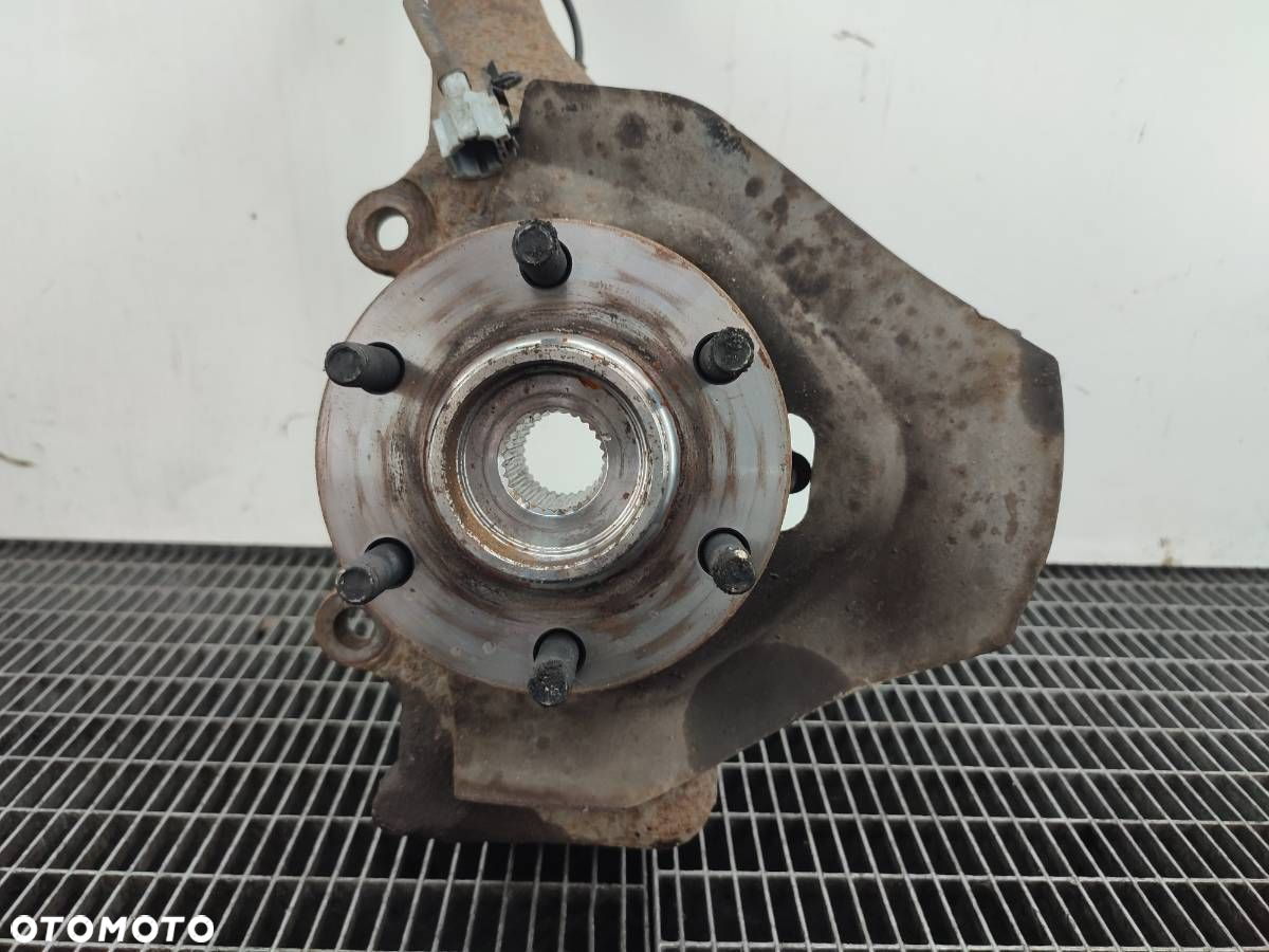 ZWROTNICA PIASTA PRZÓD PRZEDNIA PRAWA NISSAN NAVARA III D40 2.5 DCI - 2