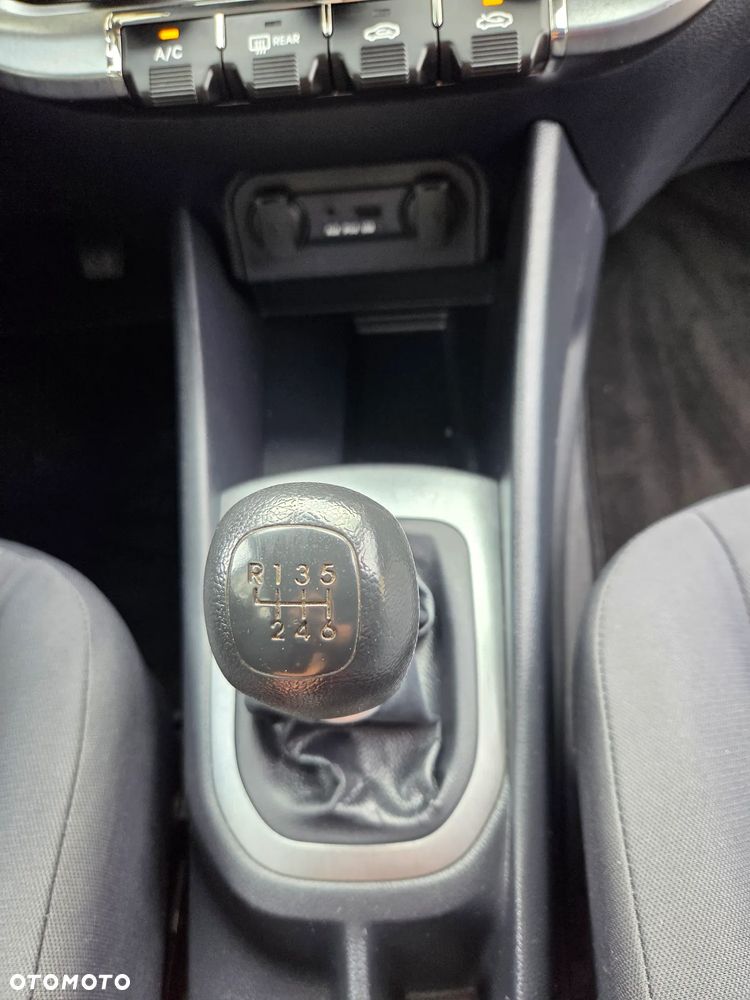 Kia Rio 1.4 Dream Team Edition - 36