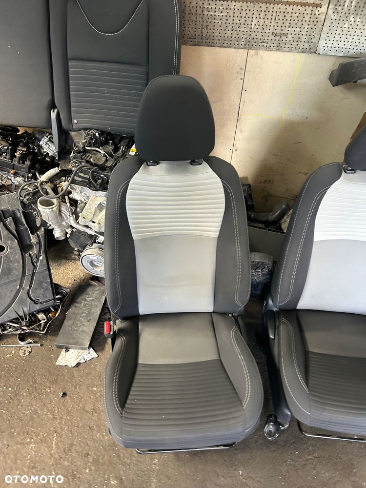 Toyota Yaris III lift fotel lewy kierowcy prawy pasażera 5D - 3