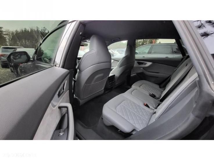 Audi Q8 - 12