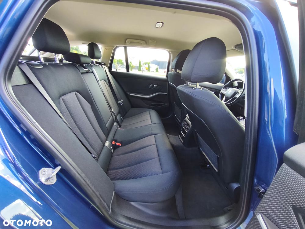 BMW Seria 3 318d - 11
