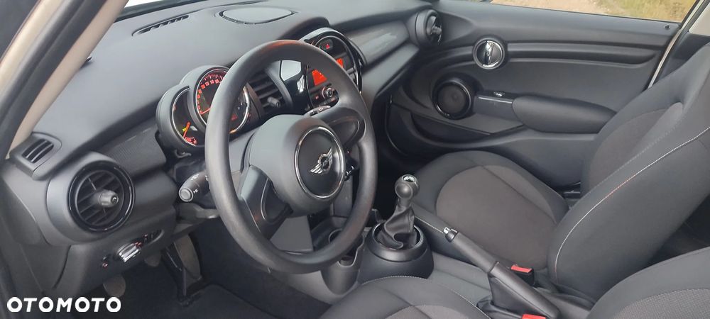 MINI Cooper Standard - 18
