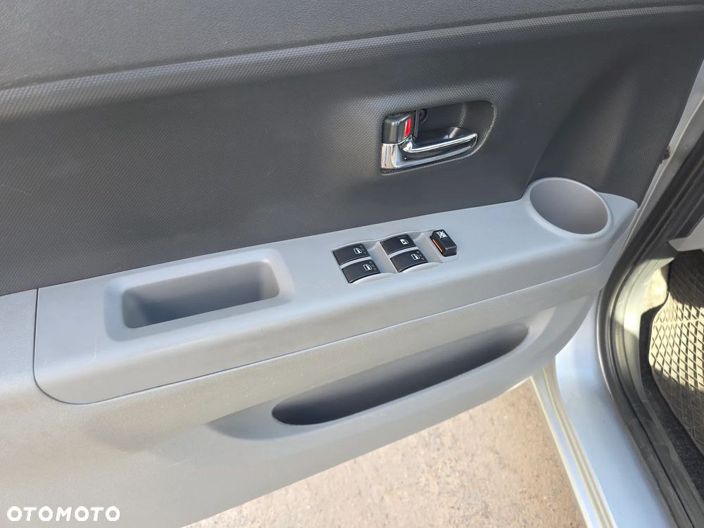 Daihatsu Sirion - 16