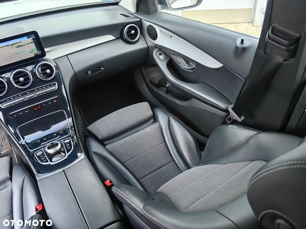 Mercedes-Benz Klasa C 220 d 4MATIC 9G-TRONIC - 11