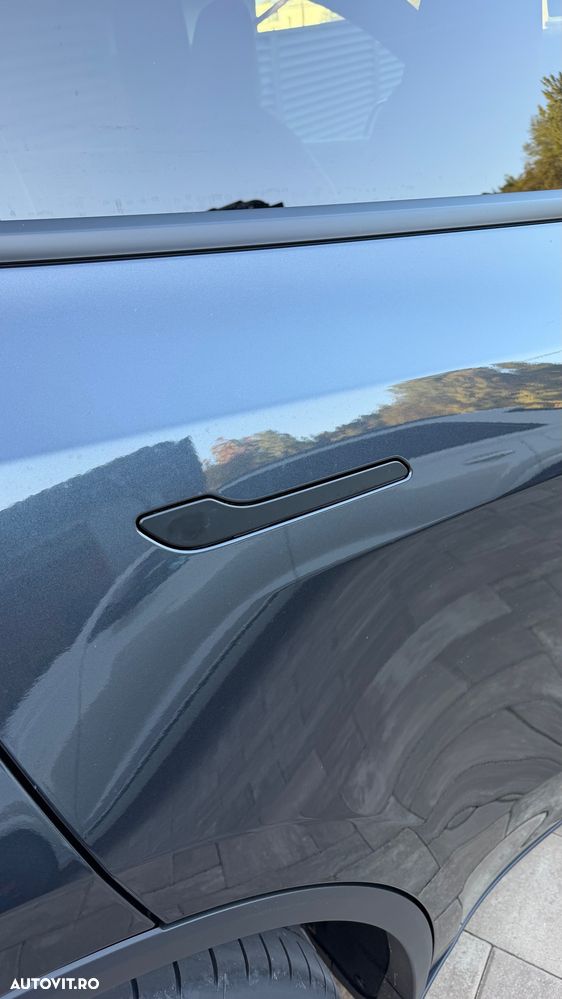 TESLA Model Y 2026 — imagine 4