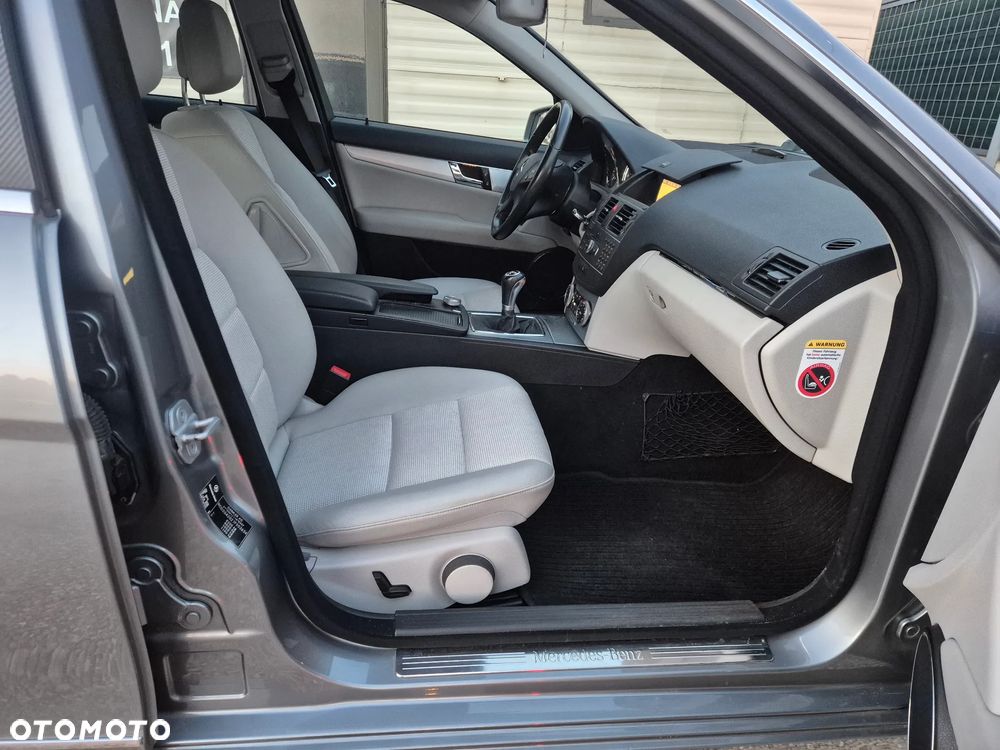 Mercedes-Benz Klasa C 220 CDI DPF BlueEFFICIENCY Avantgarde Edition - 18