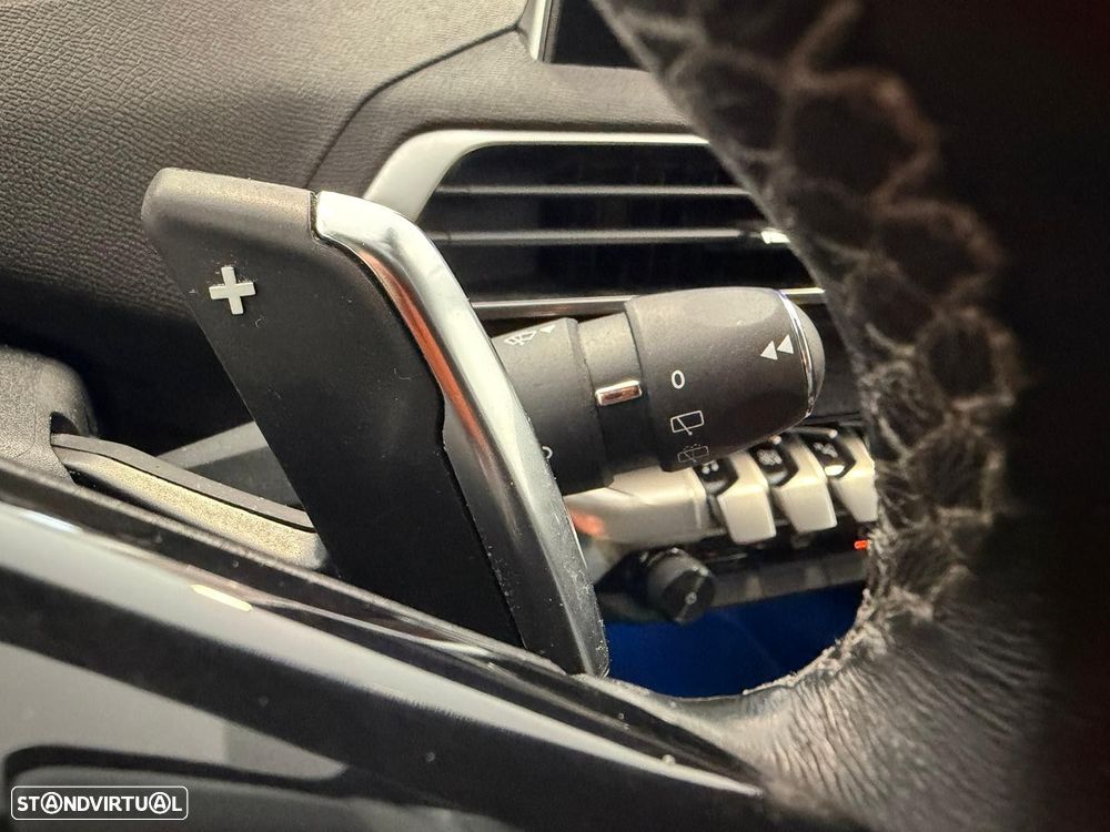 Peugeot 3008 1.2 PureTech Allure EAT8 - 19