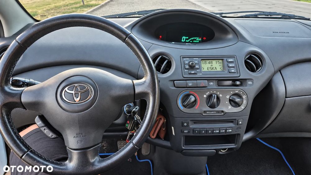 Toyota Yaris 1.0 Base - 15